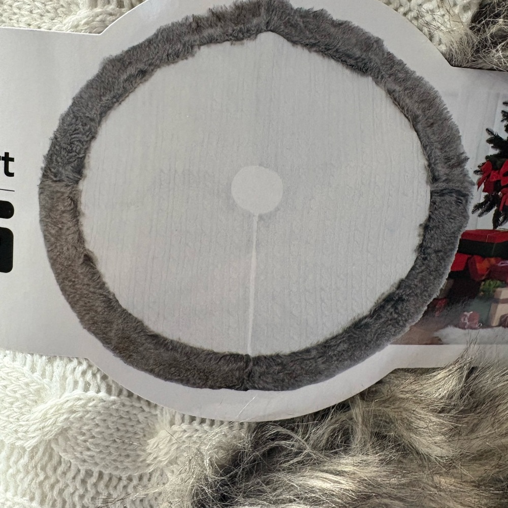 NEW KNITTED TWIST FAUX FUR CUFF CHRISTMAS TREE SKIRT 36" - Picture 3 of 4